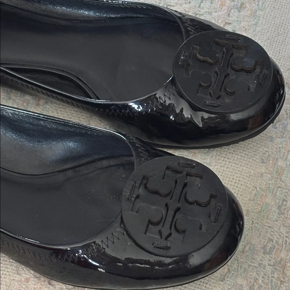 Tory Burch glossy black patent Reva ballet flats sz 8.5 w/box - Picture 2 of 8